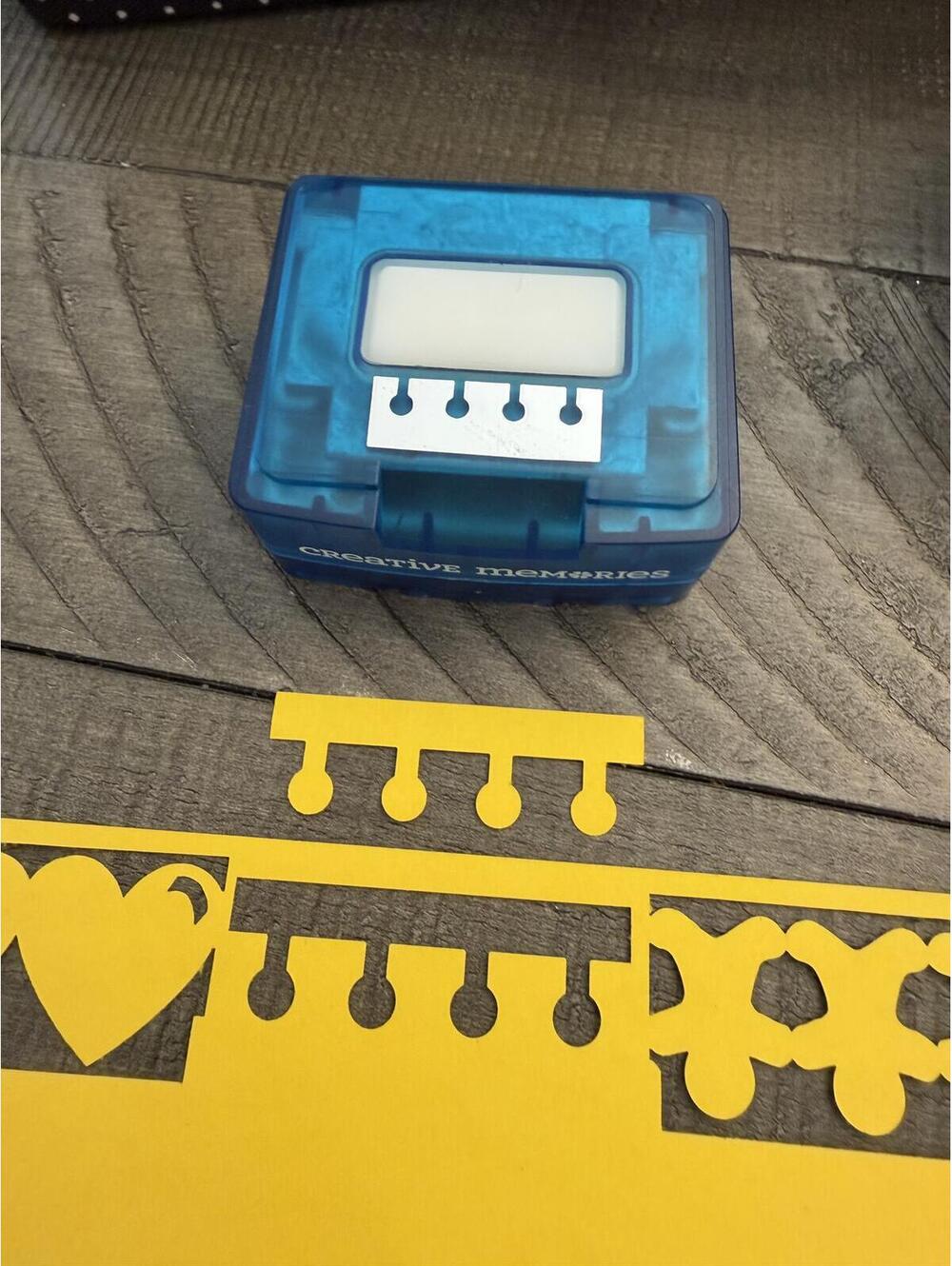 Creative Memories Notebook Border Maker Shape Punch Cartridge